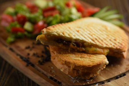 Towukly 3 hili peýnirli sendwiç